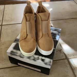 Camel wedge shoe. Super cute & comfy.